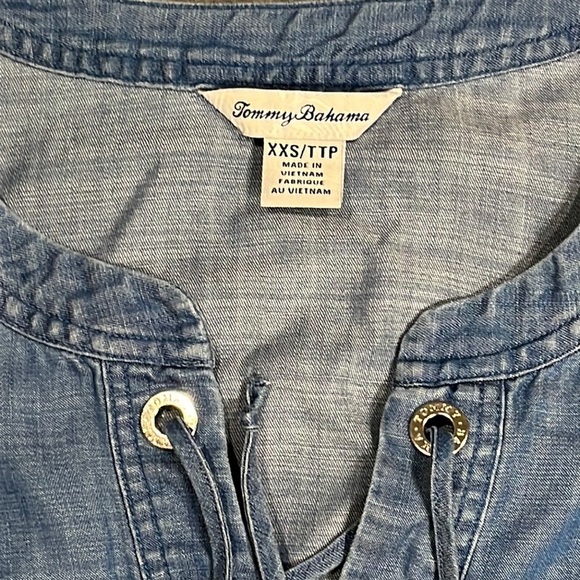 TOMMY Bahama chambray sleeveless top. - Picture 3 of 8